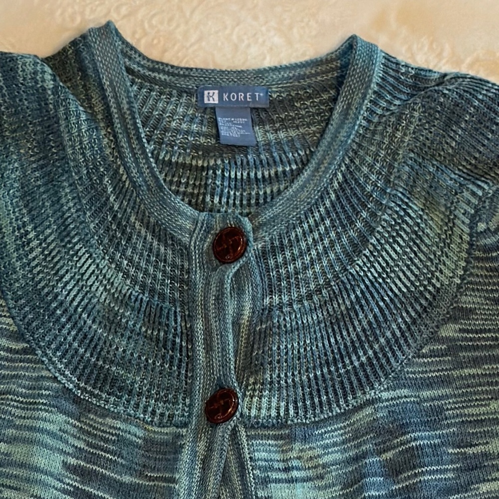 Women’s XL 2 Button Cardigan Sweater